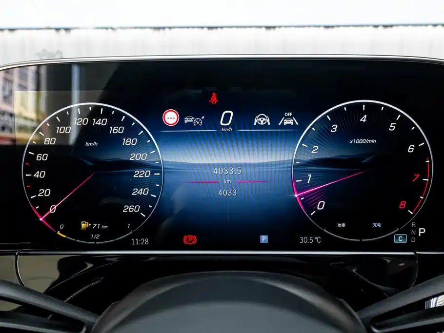 Mercedes-Benz E-Class — миниатюра 13