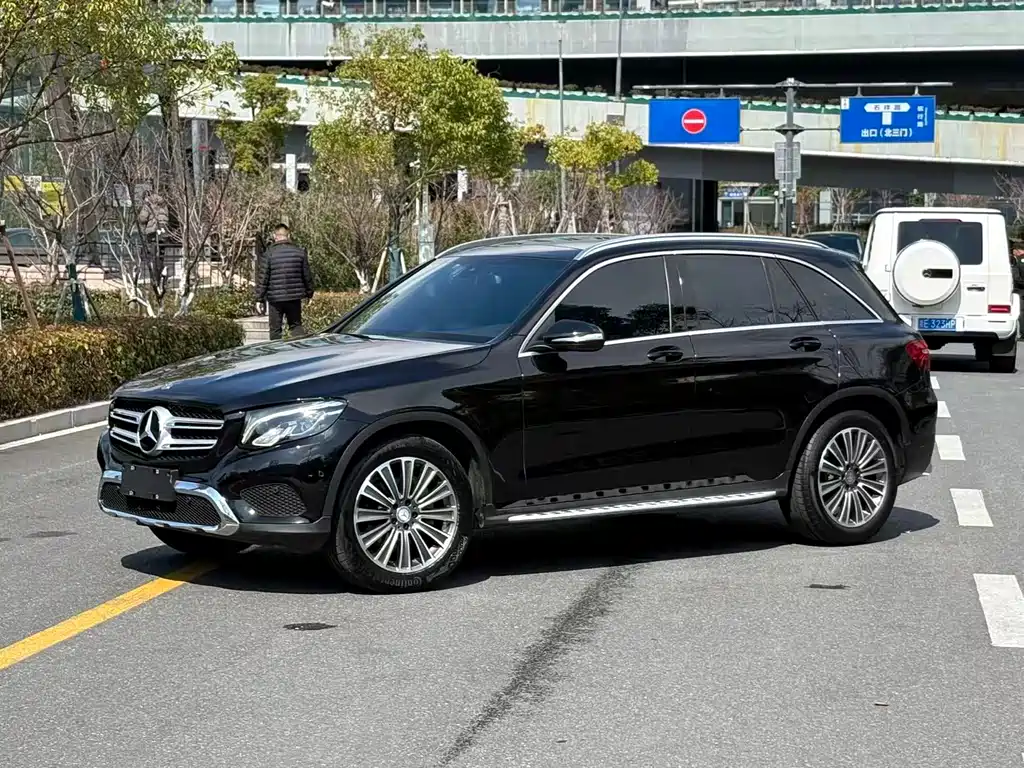 MERCEDES-BENZ GLC