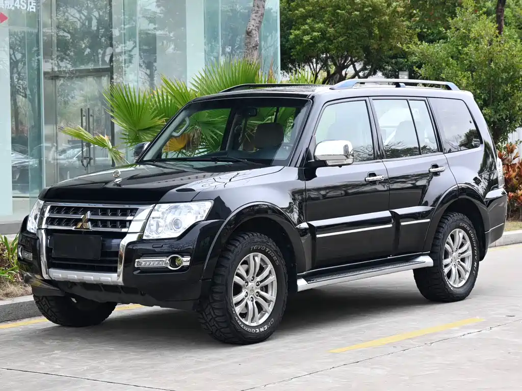 Mitsubishi Pajero (Import) 2020