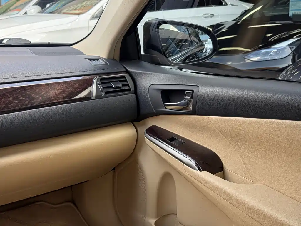 Toyota Camry — миниатюра 15
