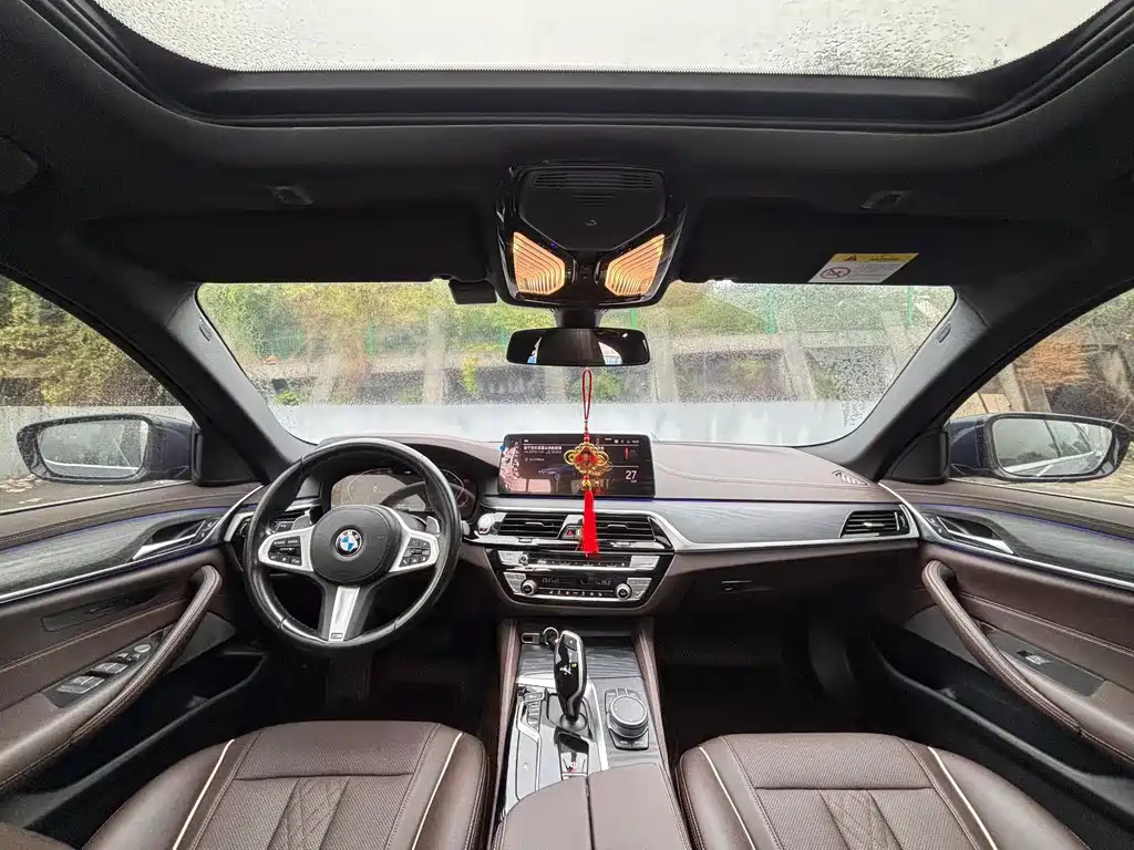 BMW 5 Series — миниатюра 7