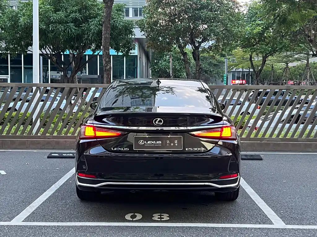 Lexus ES — миниатюра 15