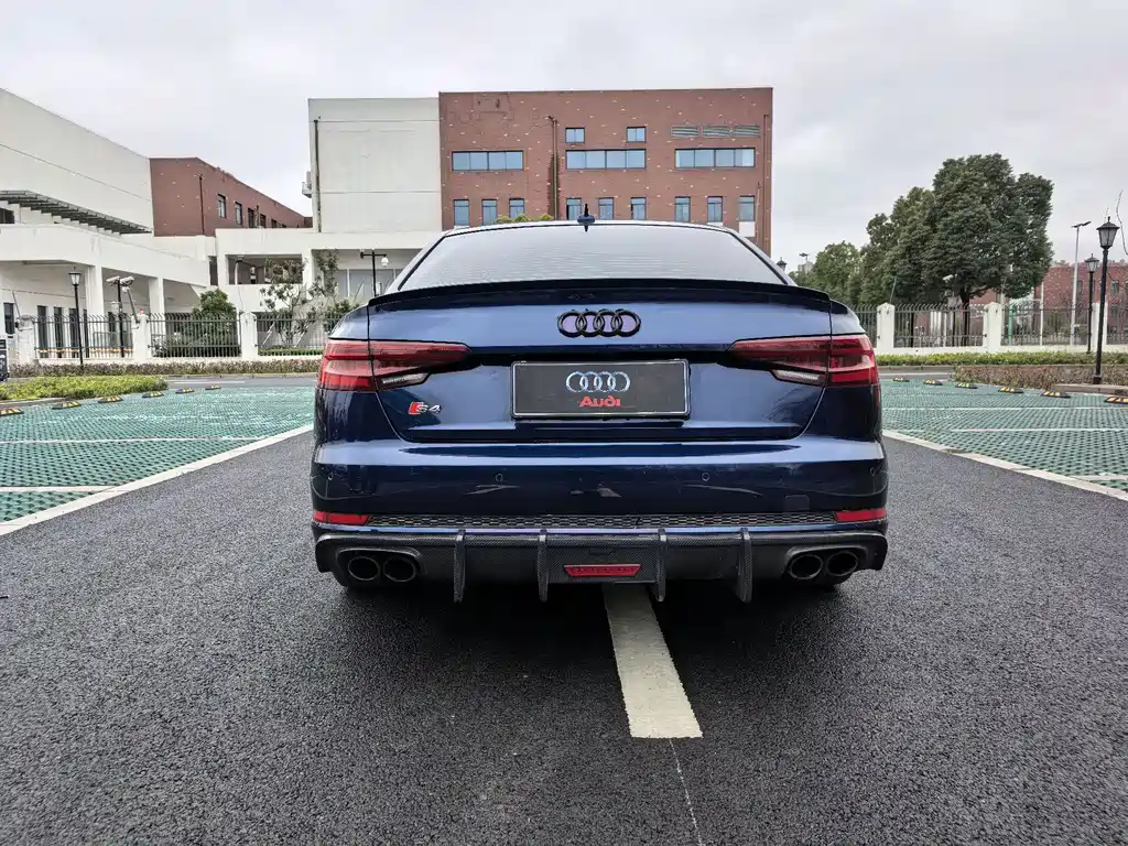 AUDI S4