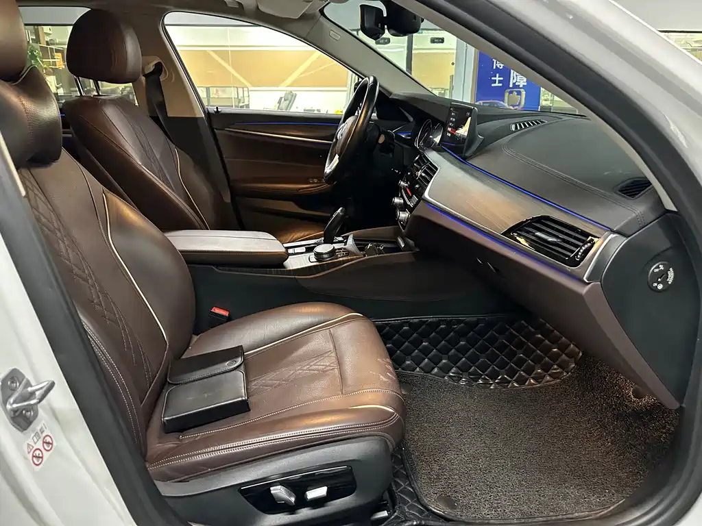 BMW 5 Series New Energy — миниатюра 15