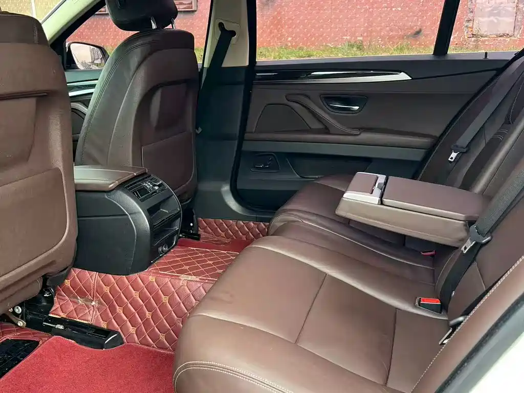 BMW 5 Series — миниатюра 8