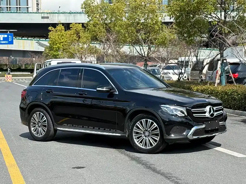MERCEDES-BENZ GLC