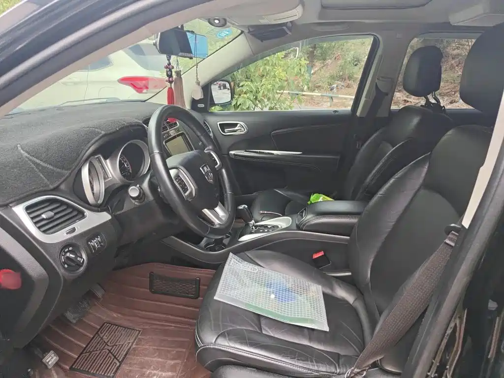 Dodge Journey — миниатюра 11