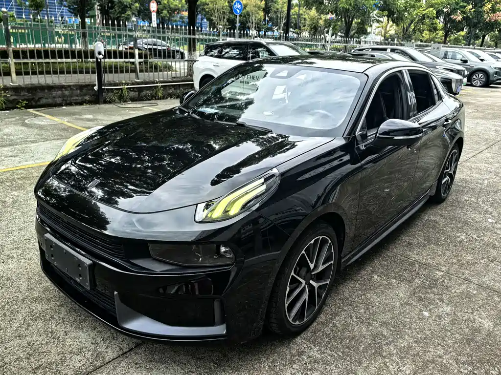Lynk & Co 03