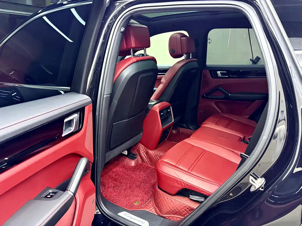 Porsche Cayenne — миниатюра 7