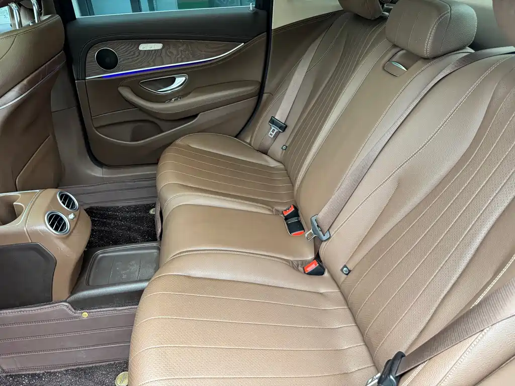 Mercedes-Benz E-Class — миниатюра 8