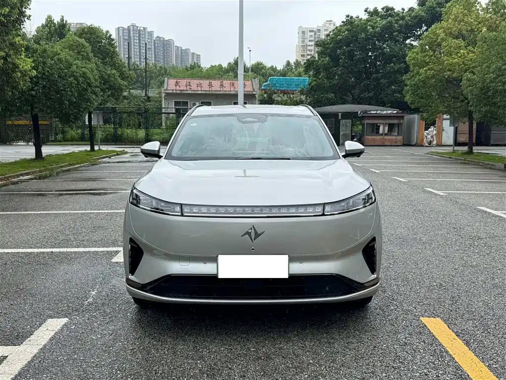 Dongfeng eπ008 2024 210Max 6 мест