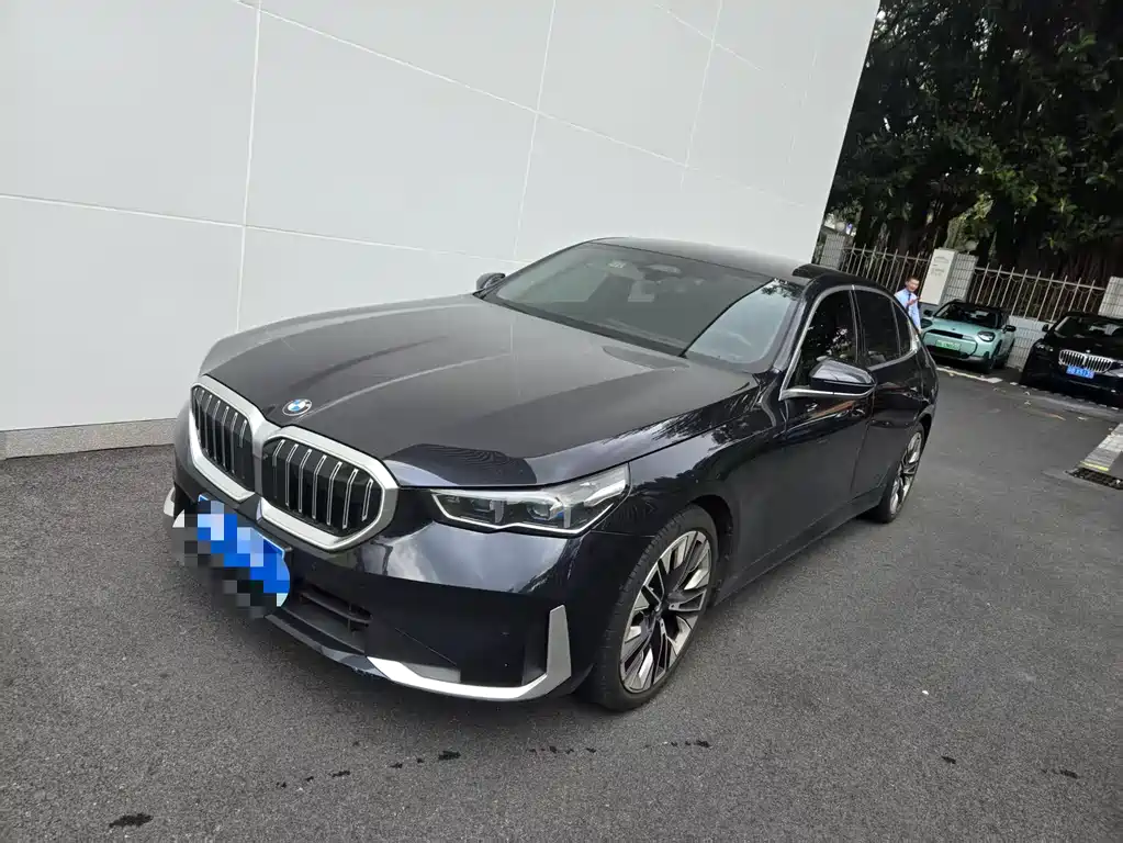 BMW 5 Series 2025