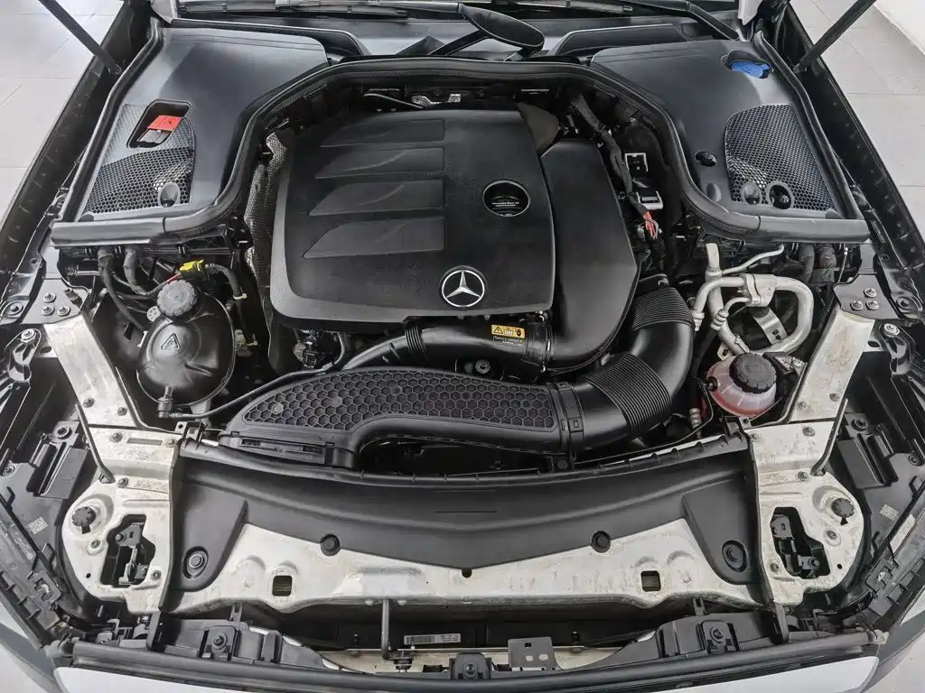 Mercedes-Benz E-Class — миниатюра 6