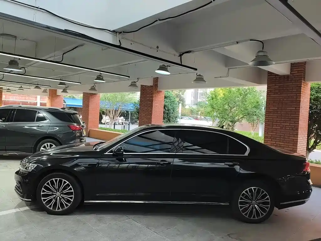 Volkswagen Phideon — миниатюра 2