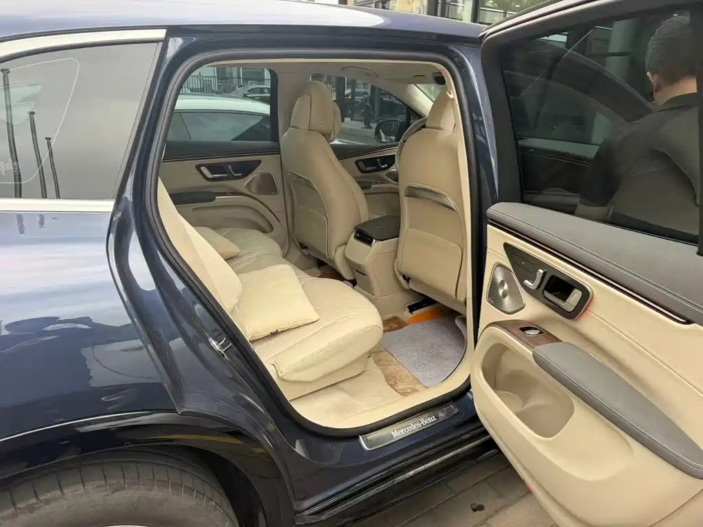 Mercedes-Benz EQS SUV — миниатюра 4