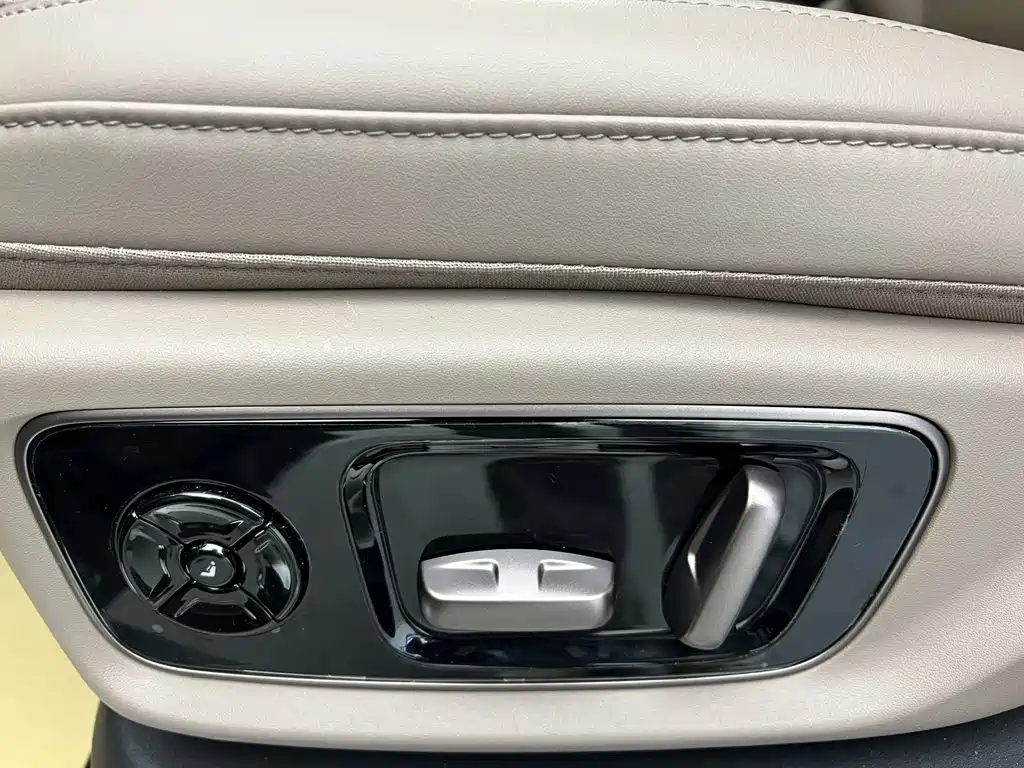 Li Auto Li MEGA — миниатюра 44
