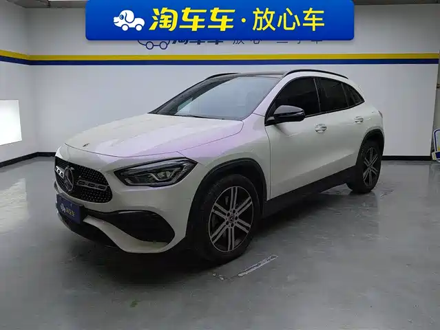 MERCEDES-BENZ GLA