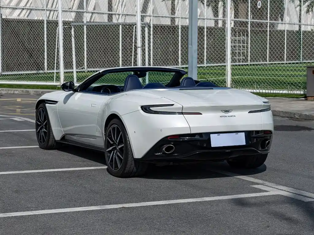 ASTON MARTIN DB11
