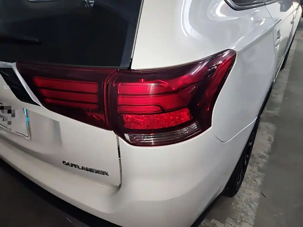Mitsubishi Outlander — миниатюра 8
