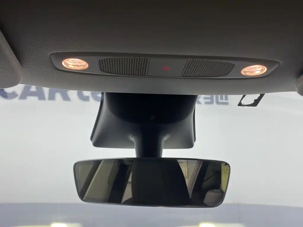 Tesla Model Y — миниатюра 22