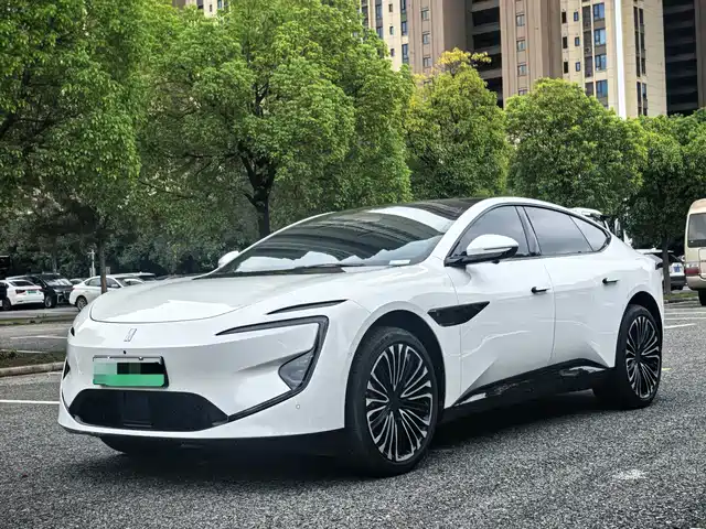 2024 Avatr 12