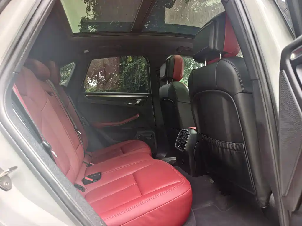 Porsche Macan — миниатюра 12