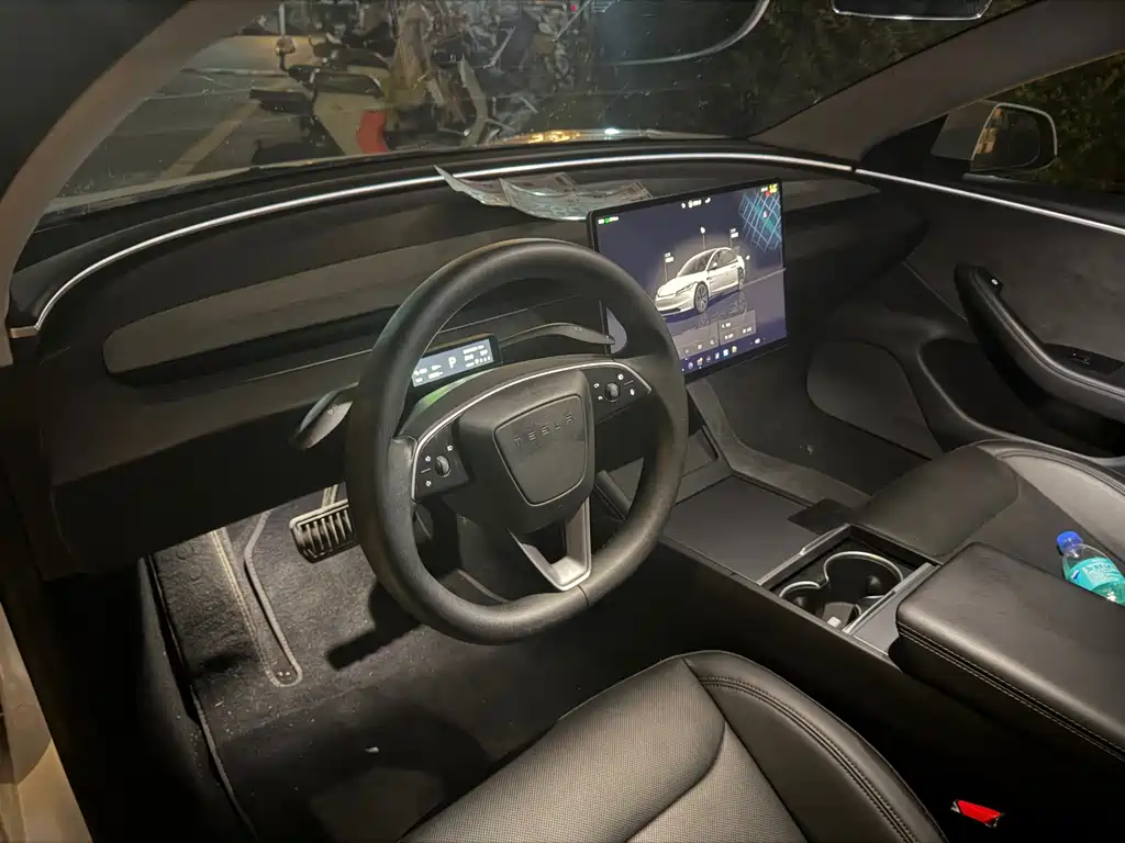 Tesla Model 3 — миниатюра 4