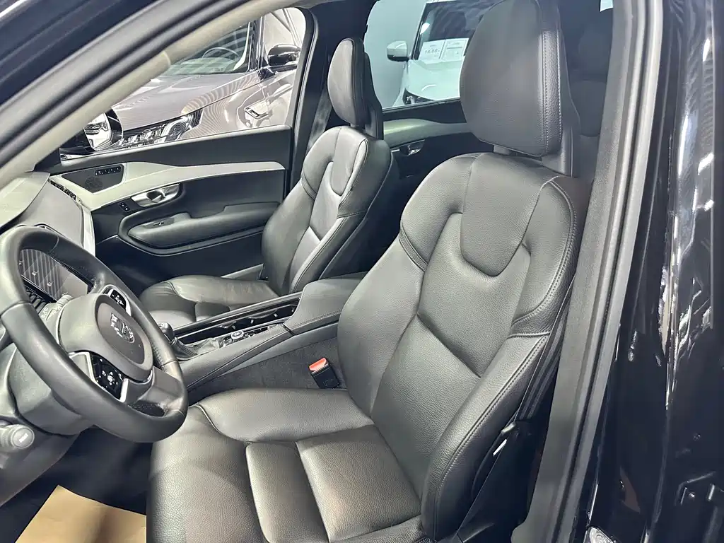 Volvo XC90 2018 T6 7 мест