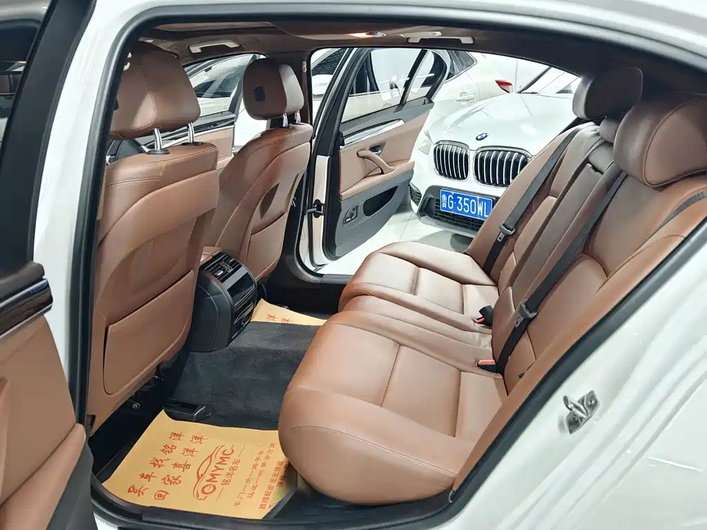 BMW 5 Series — миниатюра 6