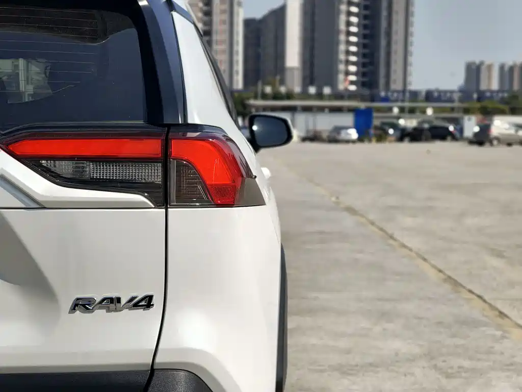 Toyota RAV4 2022 2.0L CVT Plus