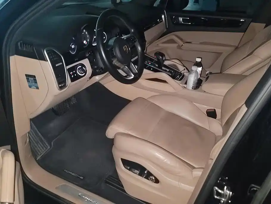 Porsche Cayenne — миниатюра 9