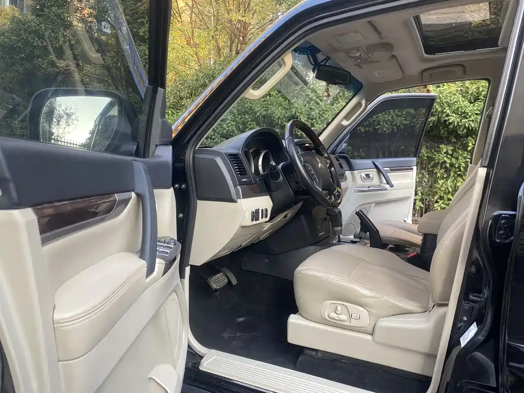 Mitsubishi V97 2019 3.8L AT