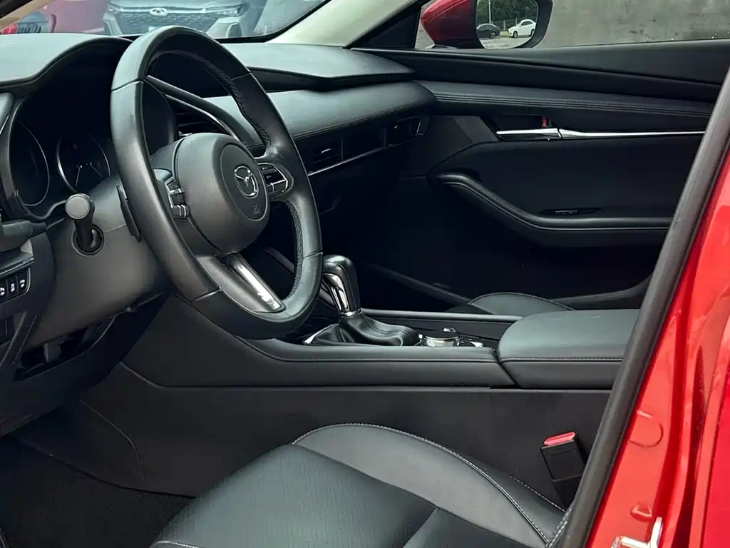 Mazda 3 Axela - фото 4