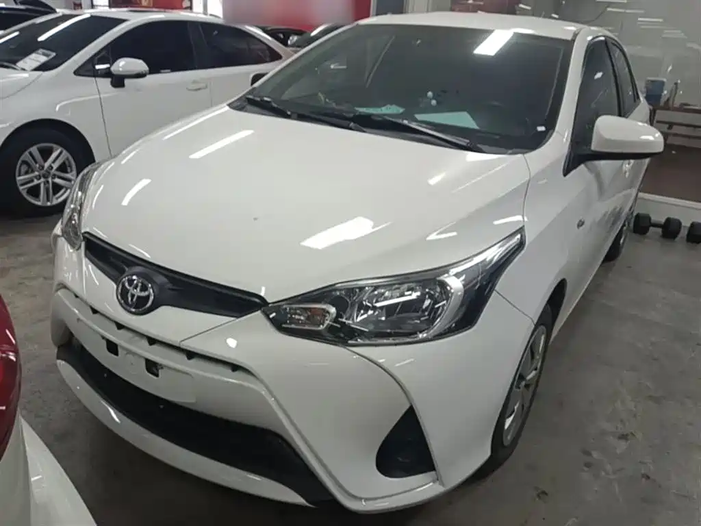 Toyota Yaris L 2021