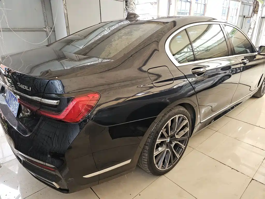 BMW 7 Series — миниатюра 12