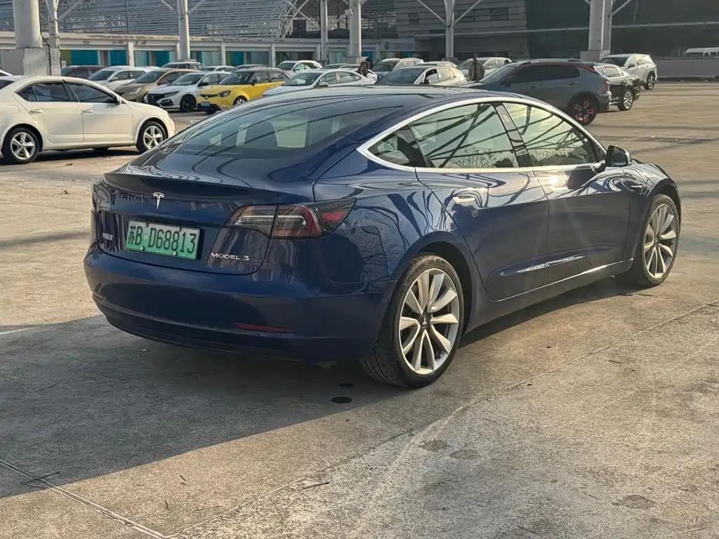 TESLA MODEL 3