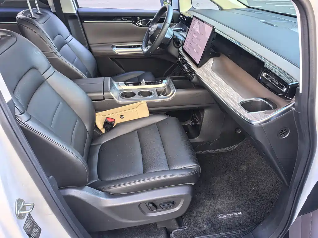 GAC Motor Trumpchi E8 PHEV — миниатюра 11