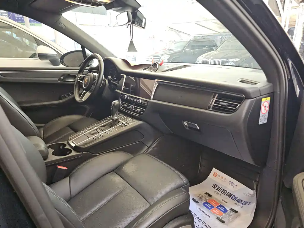 Porsche Macan — миниатюра 13