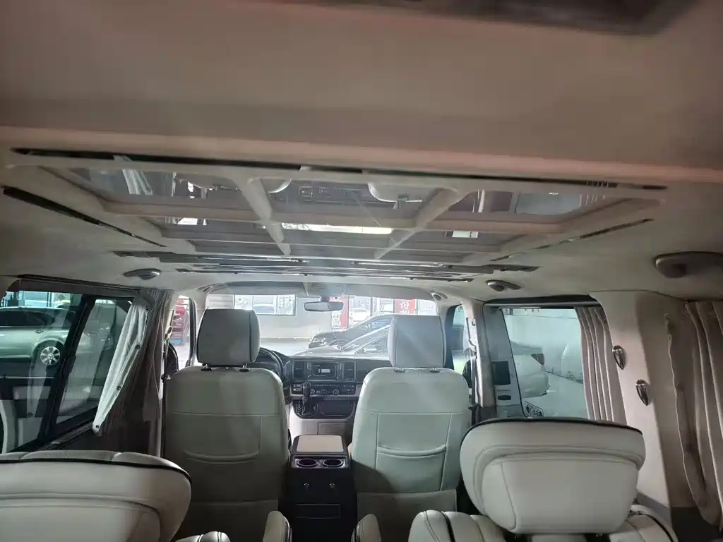 Volkswagen Caravelle 2019 2.0TSI Luxury 7 мест