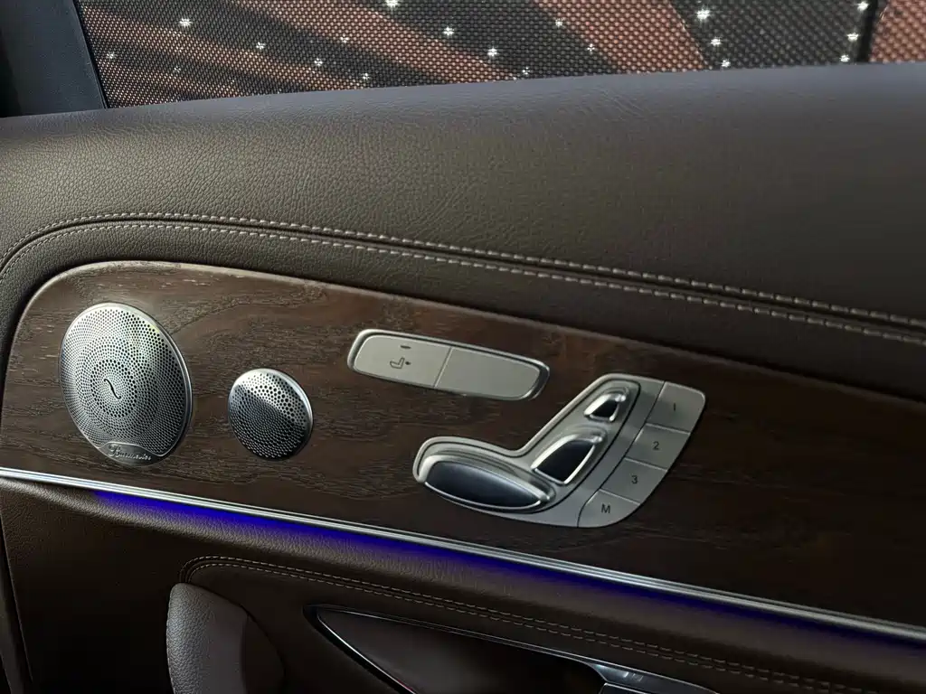 Mercedes-Benz E-Class — миниатюра 8