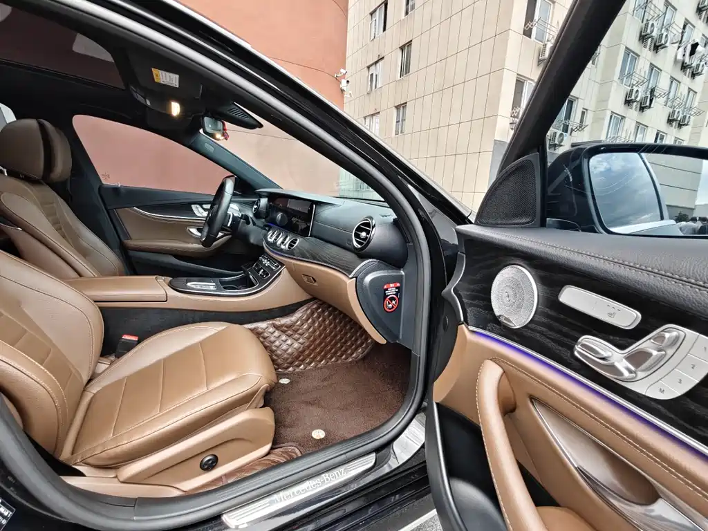 Mercedes-Benz E-Class — миниатюра 5