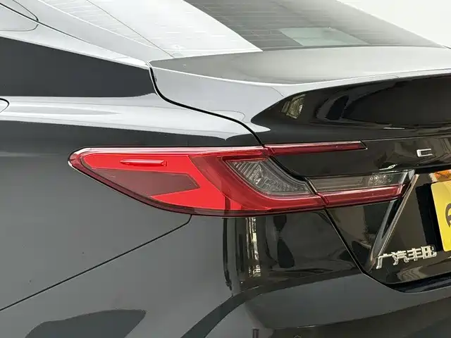Toyota Camry — миниатюра 18