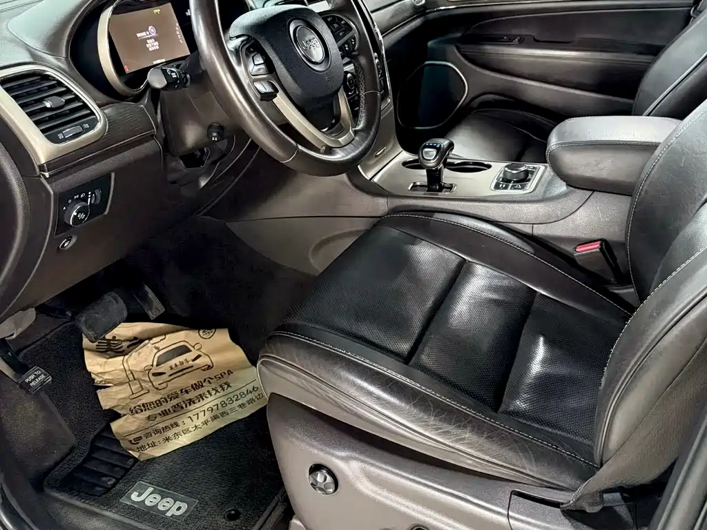 Jeep Grand Cherokee (Import) — миниатюра 4