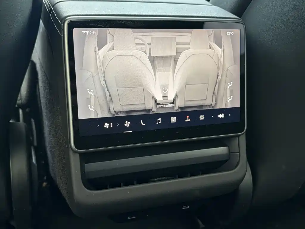 Tesla Model Y — миниатюра 13