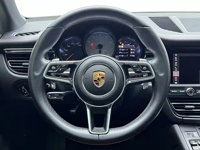 Porsche Macan — миниатюра 11