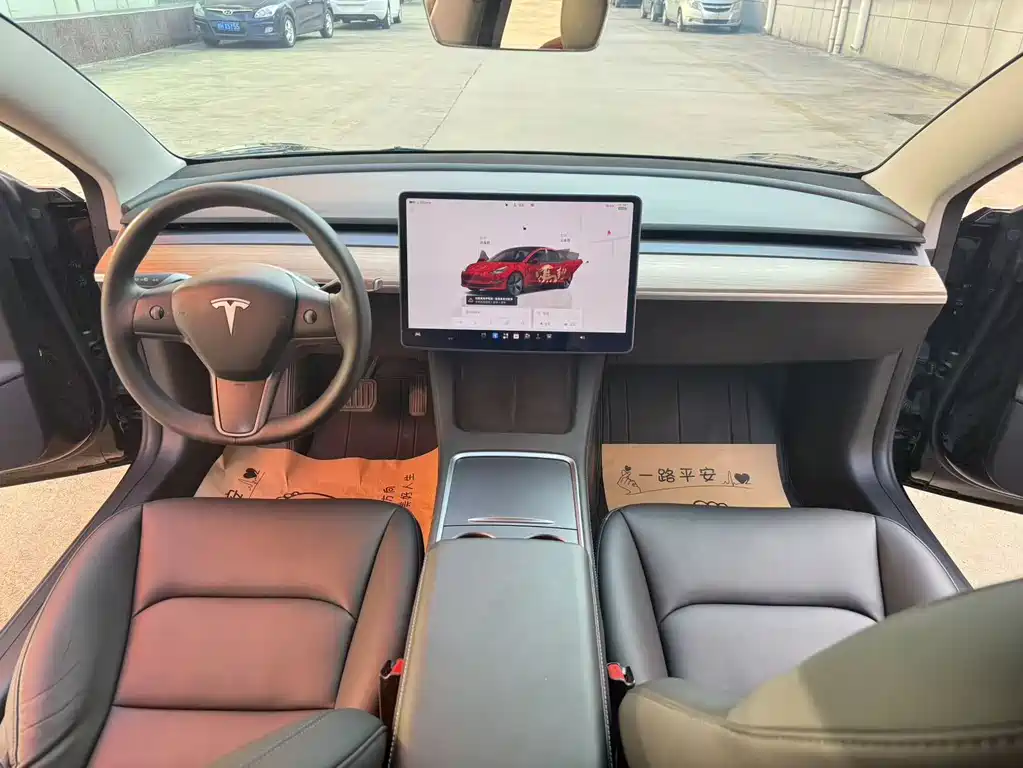 Tesla Model 3 — миниатюра 9