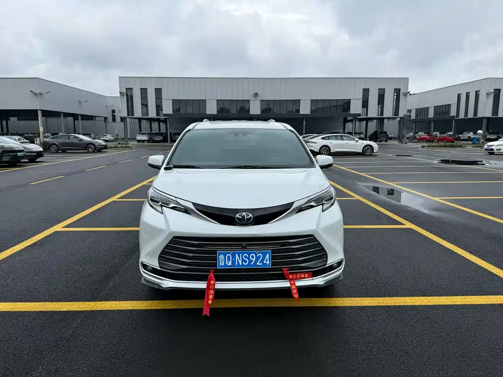 Toyota Sienna 2023 2.5L Luxury