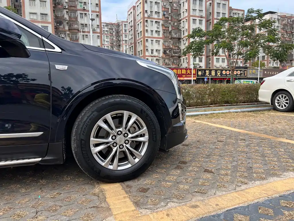CADILLAC XT5