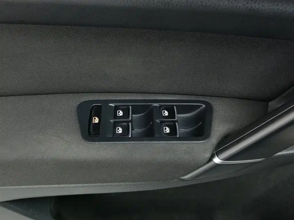 VOLKSWAGEN GOLF*JIAYU