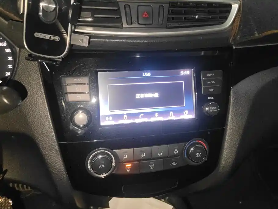 Nissan Qashqai — миниатюра 13
